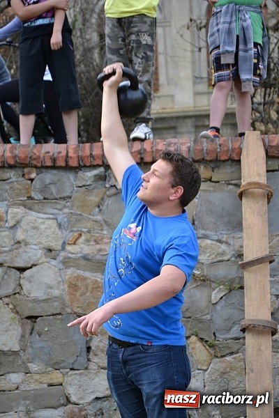 Zdjęcie w galerii na portalu naszraciborz.pl: Tworków bawi się na Nocy Świętojańskiej wiadomości z regionu