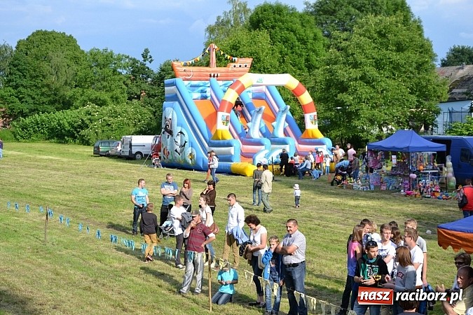 Zdjęcie w galerii na portalu naszraciborz.pl: Tworków bawi się na Nocy Świętojańskiej wiadomości z regionu