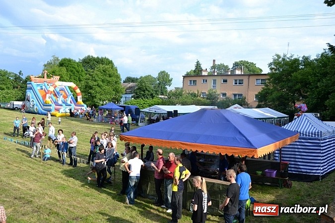 Zdjęcie w galerii na portalu naszraciborz.pl: Tworków bawi się na Nocy Świętojańskiej wiadomości z regionu