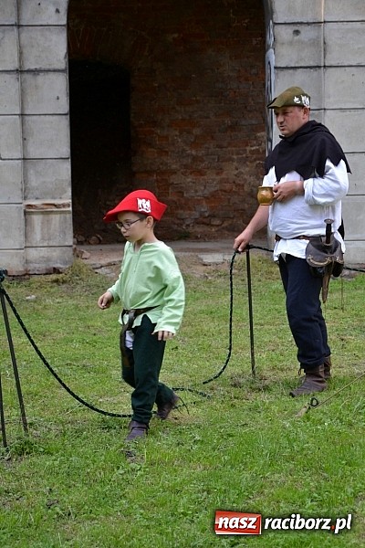 Zdjęcie w galerii na portalu naszraciborz.pl: Tworków bawi się na Nocy Świętojańskiej wiadomości z regionu
