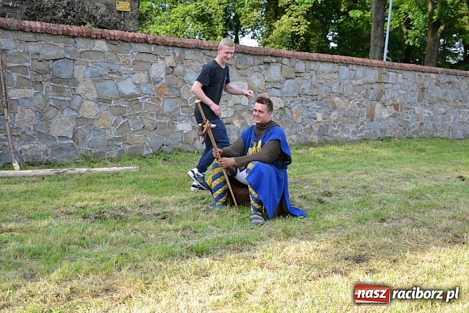 Zdjęcie w galerii na portalu naszraciborz.pl: Tworków bawi się na Nocy Świętojańskiej wiadomości z regionu