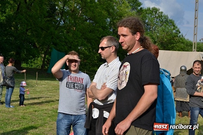 Zdjęcie w galerii na portalu naszraciborz.pl: Tworków bawi się na Nocy Świętojańskiej wiadomości z regionu