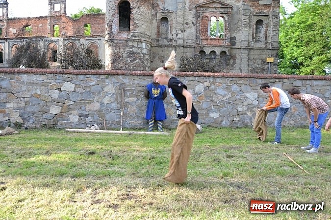 Zdjęcie w galerii na portalu naszraciborz.pl: Tworków bawi się na Nocy Świętojańskiej wiadomości z regionu