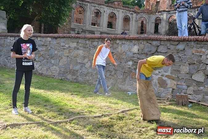 Zdjęcie w galerii na portalu naszraciborz.pl: Tworków bawi się na Nocy Świętojańskiej wiadomości z regionu