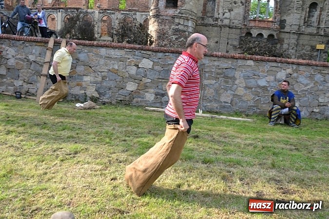 Zdjęcie w galerii na portalu naszraciborz.pl: Tworków bawi się na Nocy Świętojańskiej wiadomości z regionu