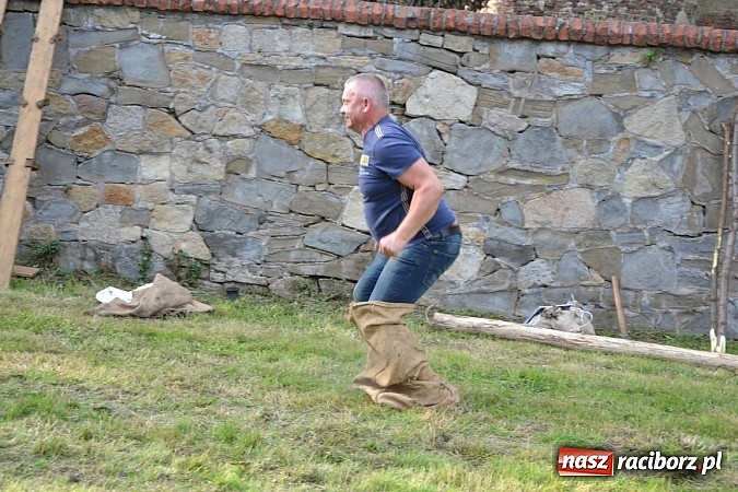 Zdjęcie w galerii na portalu naszraciborz.pl: Tworków bawi się na Nocy Świętojańskiej wiadomości z regionu