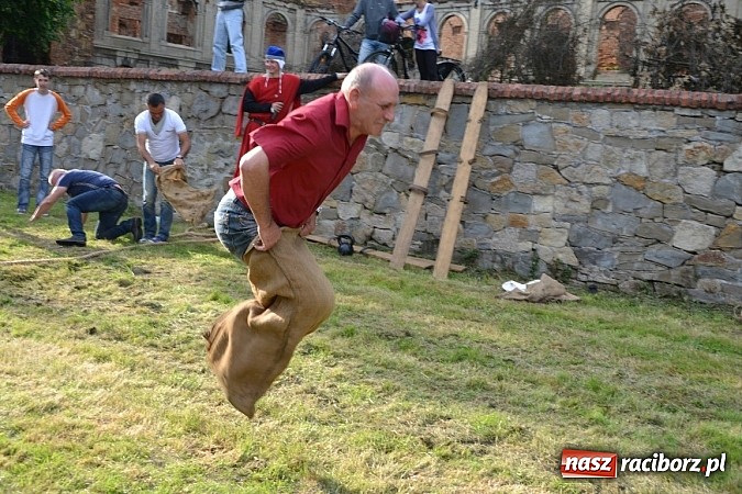 Zdjęcie w galerii na portalu naszraciborz.pl: Tworków bawi się na Nocy Świętojańskiej wiadomości z regionu