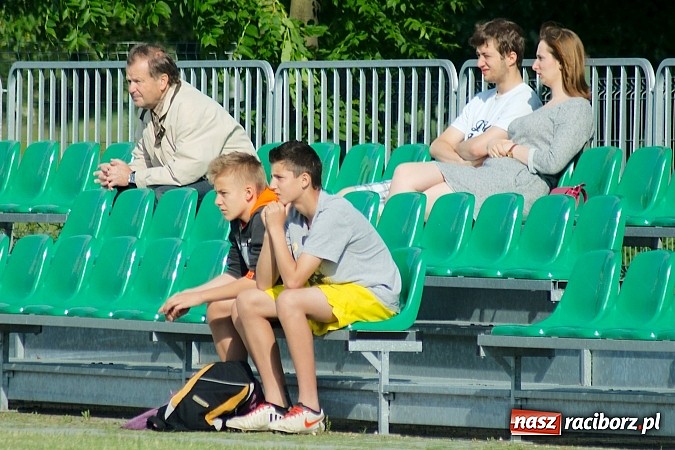 Zdjęcie w galerii na portalu naszraciborz.pl: Wymęczone zwycięstwo Wichru. Bieńkowice własnym cieniem wiadomości z regionu