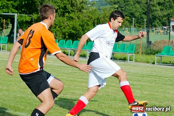 Zdjęcie w galerii na portalu naszraciborz.pl: Wymęczone zwycięstwo Wichru. Bieńkowice własnym cieniem wiadomości z regionu