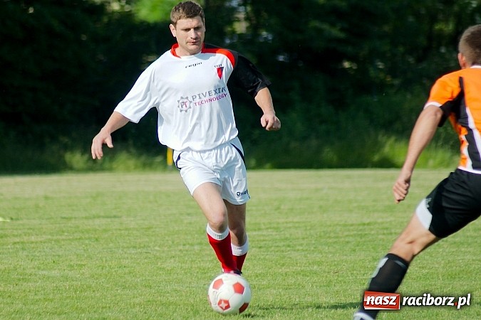 Zdjęcie w galerii na portalu naszraciborz.pl: Wymęczone zwycięstwo Wichru. Bieńkowice własnym cieniem wiadomości z regionu