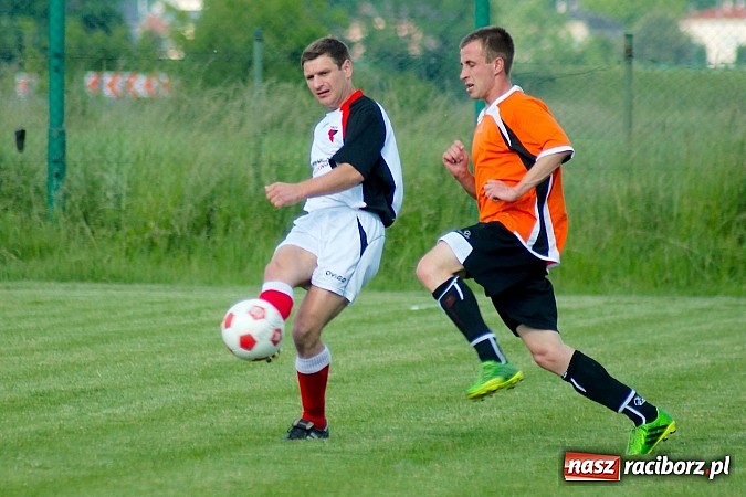 Zdjęcie w galerii na portalu naszraciborz.pl: Wymęczone zwycięstwo Wichru. Bieńkowice własnym cieniem wiadomości z regionu