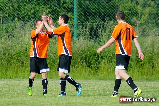 Zdjęcie w galerii na portalu naszraciborz.pl: Wymęczone zwycięstwo Wichru. Bieńkowice własnym cieniem wiadomości z regionu