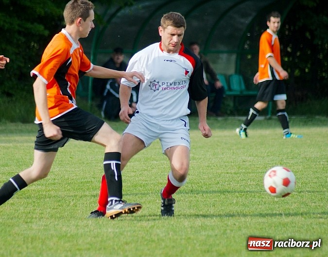 Zdjęcie w galerii na portalu naszraciborz.pl: Wymęczone zwycięstwo Wichru. Bieńkowice własnym cieniem wiadomości z regionu