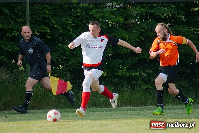 Zdjęcie w galerii na portalu naszraciborz.pl: Wymęczone zwycięstwo Wichru. Bieńkowice własnym cieniem wiadomości z regionu