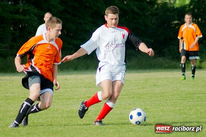 Zdjęcie w galerii na portalu naszraciborz.pl: Wymęczone zwycięstwo Wichru. Bieńkowice własnym cieniem wiadomości z regionu