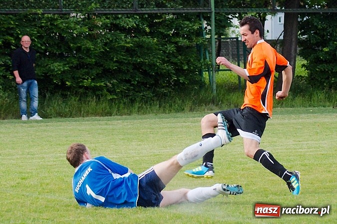 Zdjęcie w galerii na portalu naszraciborz.pl: Wymęczone zwycięstwo Wichru. Bieńkowice własnym cieniem wiadomości z regionu