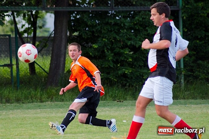 Zdjęcie w galerii na portalu naszraciborz.pl: Wymęczone zwycięstwo Wichru. Bieńkowice własnym cieniem wiadomości z regionu