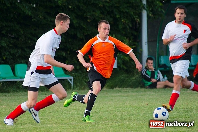 Zdjęcie w galerii na portalu naszraciborz.pl: Wymęczone zwycięstwo Wichru. Bieńkowice własnym cieniem wiadomości z regionu