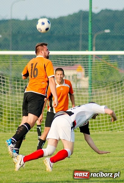Zdjęcie w galerii na portalu naszraciborz.pl: Wymęczone zwycięstwo Wichru. Bieńkowice własnym cieniem wiadomości z regionu