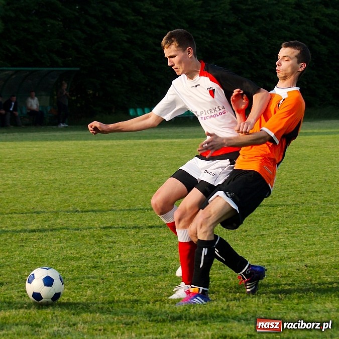 Zdjęcie w galerii na portalu naszraciborz.pl: Wymęczone zwycięstwo Wichru. Bieńkowice własnym cieniem wiadomości z regionu