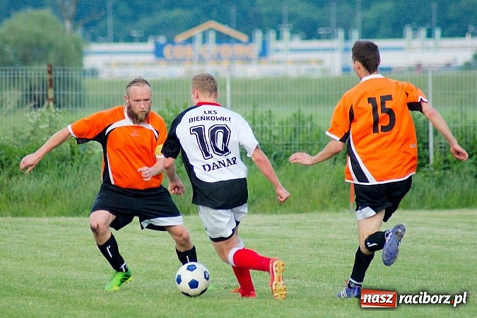 Zdjęcie w galerii na portalu naszraciborz.pl: Wymęczone zwycięstwo Wichru. Bieńkowice własnym cieniem wiadomości z regionu