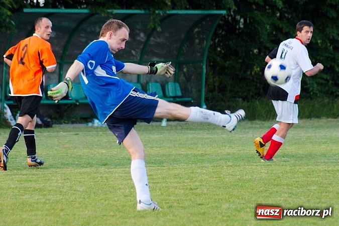 Zdjęcie w galerii na portalu naszraciborz.pl: Wymęczone zwycięstwo Wichru. Bieńkowice własnym cieniem wiadomości z regionu