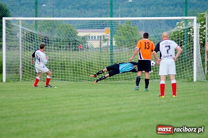 Zdjęcie w galerii na portalu naszraciborz.pl: Wymęczone zwycięstwo Wichru. Bieńkowice własnym cieniem wiadomości z regionu