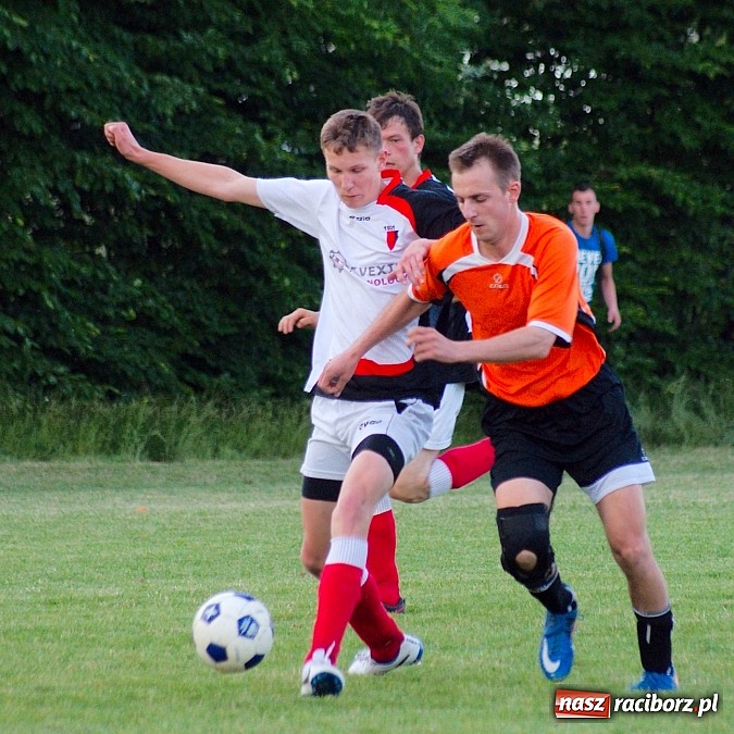 Zdjęcie w galerii na portalu naszraciborz.pl: Wymęczone zwycięstwo Wichru. Bieńkowice własnym cieniem wiadomości z regionu