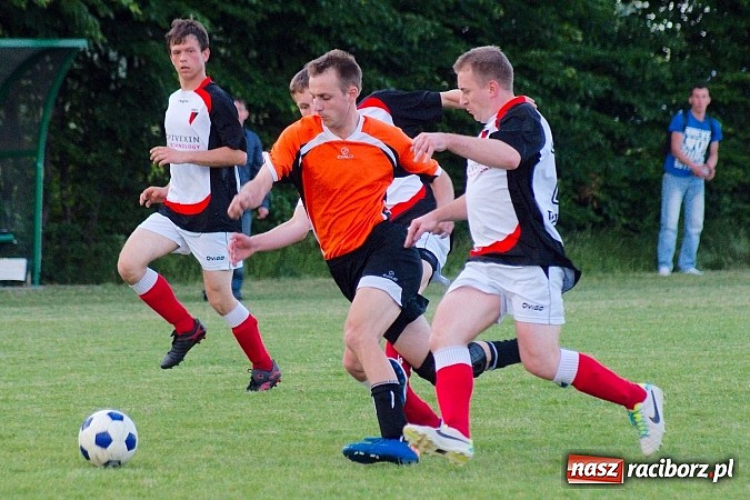 Zdjęcie w galerii na portalu naszraciborz.pl: Wymęczone zwycięstwo Wichru. Bieńkowice własnym cieniem wiadomości z regionu