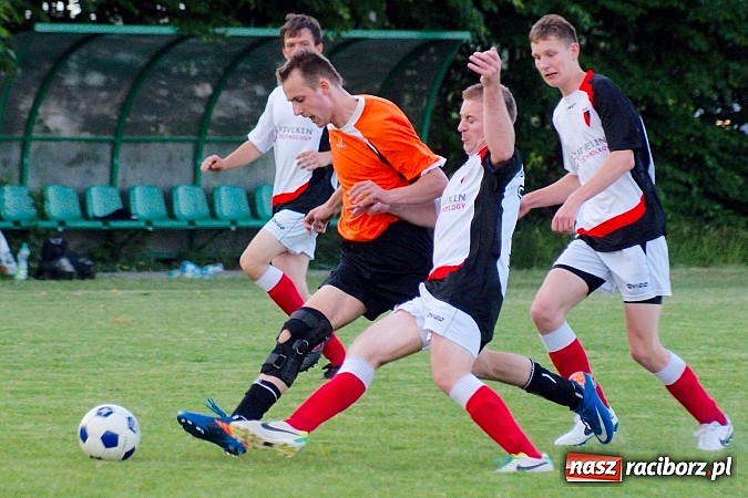 Zdjęcie w galerii na portalu naszraciborz.pl: Wymęczone zwycięstwo Wichru. Bieńkowice własnym cieniem wiadomości z regionu