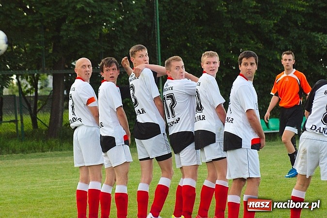 Zdjęcie w galerii na portalu naszraciborz.pl: Wymęczone zwycięstwo Wichru. Bieńkowice własnym cieniem wiadomości z regionu