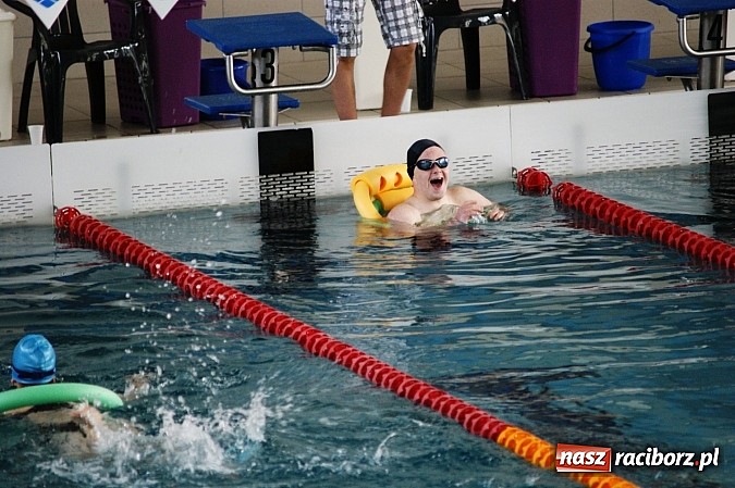 Zdjęcie w galerii na portalu naszraciborz.pl: Integracyjny festiwal pływacki na Dzień Dziecka wiadomości z regionu