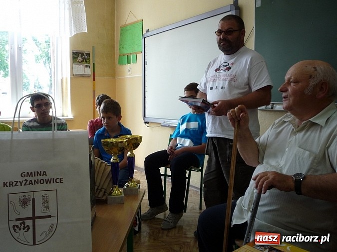 Zdjęcie w galerii na portalu naszraciborz.pl: Szachy na Dzień Dziecka w Tworkowie wiadomości z regionu