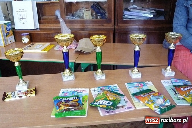 Zdjęcie w galerii na portalu naszraciborz.pl: Szachy na Dzień Dziecka w Tworkowie wiadomości z regionu