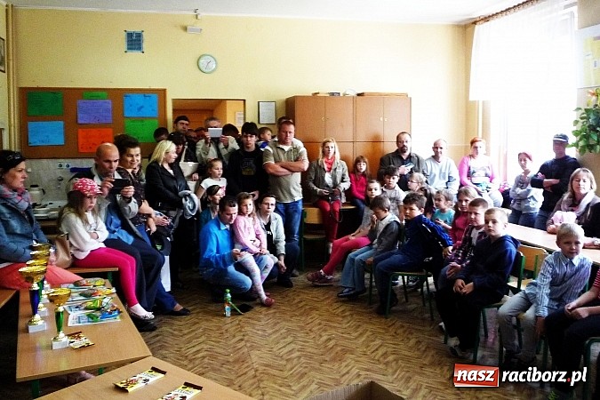 Zdjęcie w galerii na portalu naszraciborz.pl: Szachy na Dzień Dziecka w Tworkowie wiadomości z regionu