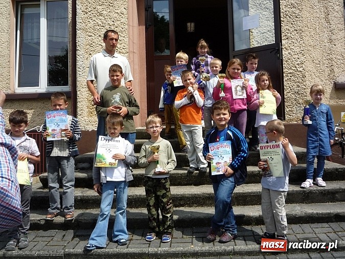 Zdjęcie w galerii na portalu naszraciborz.pl: Szachy na Dzień Dziecka w Tworkowie wiadomości z regionu
