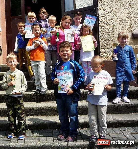 Zdjęcie w galerii na portalu naszraciborz.pl: Szachy na Dzień Dziecka w Tworkowie wiadomości z regionu