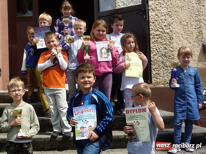 Zdjęcie w galerii na portalu naszraciborz.pl: Szachy na Dzień Dziecka w Tworkowie wiadomości z regionu