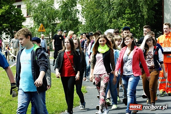 Zdjęcie w galerii na portalu naszraciborz.pl: Korowód przebierańców na festynie w Bieńkowicach wiadomości z regionu