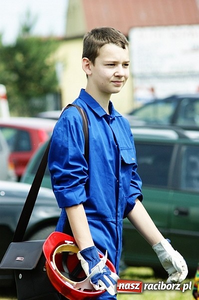 Zdjęcie w galerii na portalu naszraciborz.pl: Korowód przebierańców na festynie w Bieńkowicach wiadomości z regionu