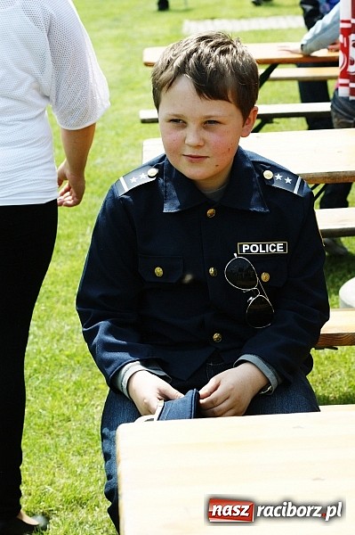 Zdjęcie w galerii na portalu naszraciborz.pl: Korowód przebierańców na festynie w Bieńkowicach wiadomości z regionu