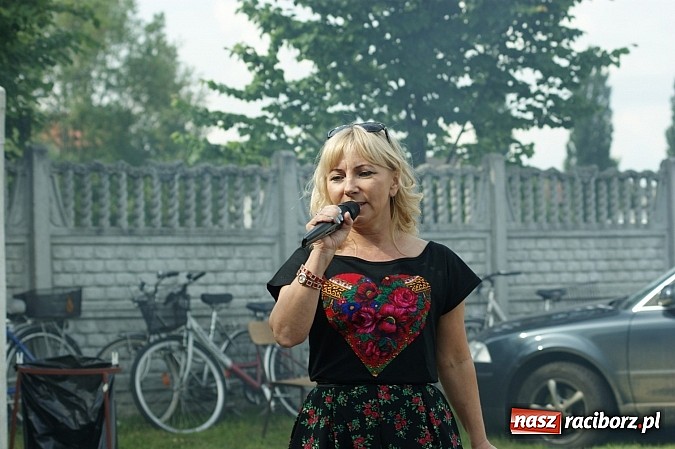 Zdjęcie w galerii na portalu naszraciborz.pl: Korowód przebierańców na festynie w Bieńkowicach wiadomości z regionu