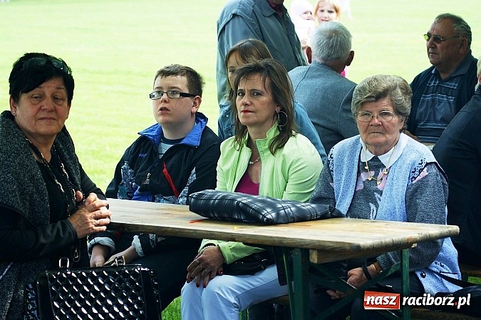 Zdjęcie w galerii na portalu naszraciborz.pl: Korowód przebierańców na festynie w Bieńkowicach wiadomości z regionu