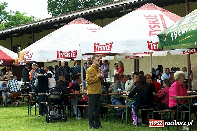 Zdjęcie w galerii na portalu naszraciborz.pl: Korowód przebierańców na festynie w Bieńkowicach wiadomości z regionu