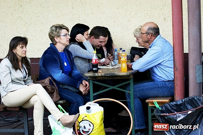 Zdjęcie w galerii na portalu naszraciborz.pl: Korowód przebierańców na festynie w Bieńkowicach wiadomości z regionu