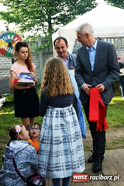 Zdjęcie w galerii na portalu naszraciborz.pl: Korowód przebierańców na festynie w Bieńkowicach wiadomości z regionu