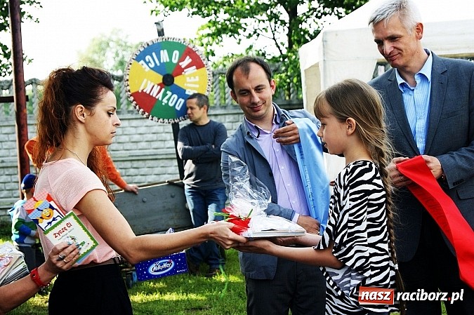 Zdjęcie w galerii na portalu naszraciborz.pl: Korowód przebierańców na festynie w Bieńkowicach wiadomości z regionu