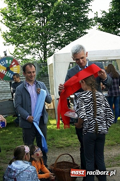 Zdjęcie w galerii na portalu naszraciborz.pl: Korowód przebierańców na festynie w Bieńkowicach wiadomości z regionu