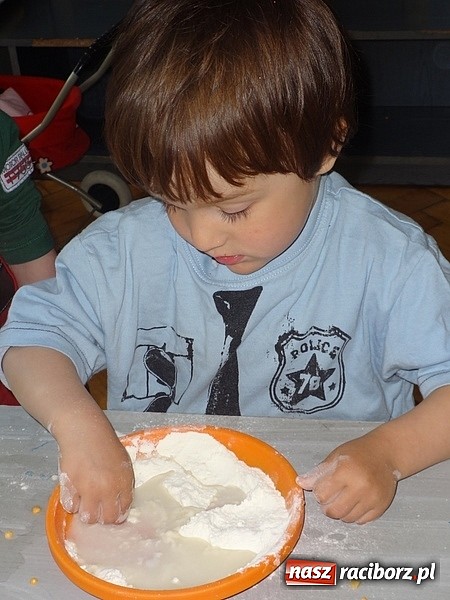 Zdjęcie w galerii na portalu naszraciborz.pl: Majówki grupy Fiku-miku w RCK wiadomości z regionu