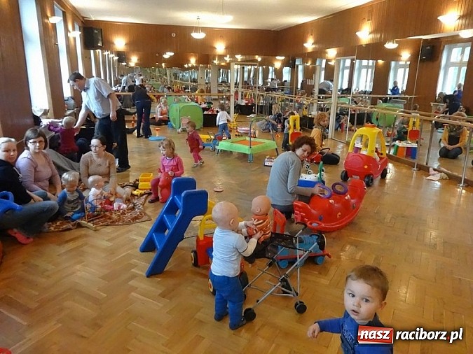 Zdjęcie w galerii na portalu naszraciborz.pl: Majówki grupy Fiku-miku w RCK wiadomości z regionu